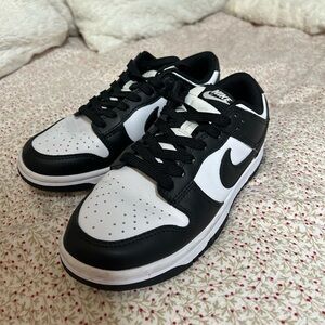 NIKE panda dunks